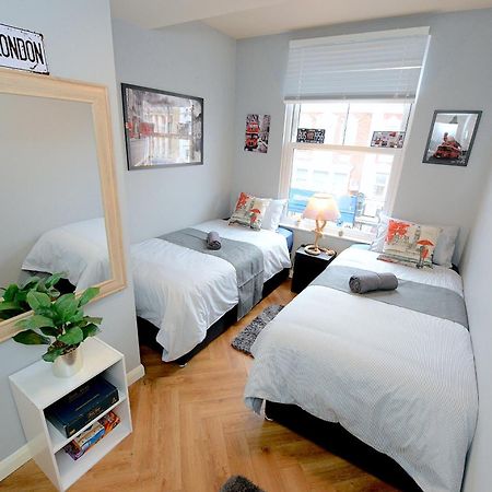 2 Bedroom Flat In Wood Green Piccadilly Line London Kültér fotó