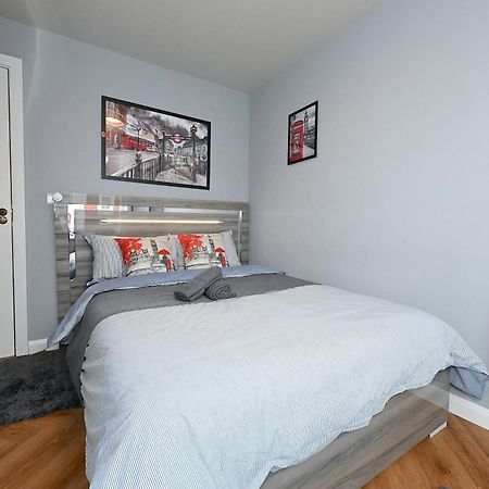 2 Bedroom Flat In Wood Green Piccadilly Line London Kültér fotó