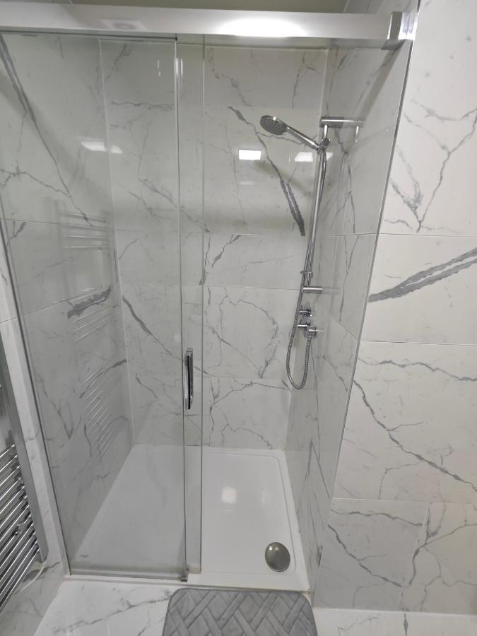 2 Bedroom Flat In Wood Green Piccadilly Line London Kültér fotó