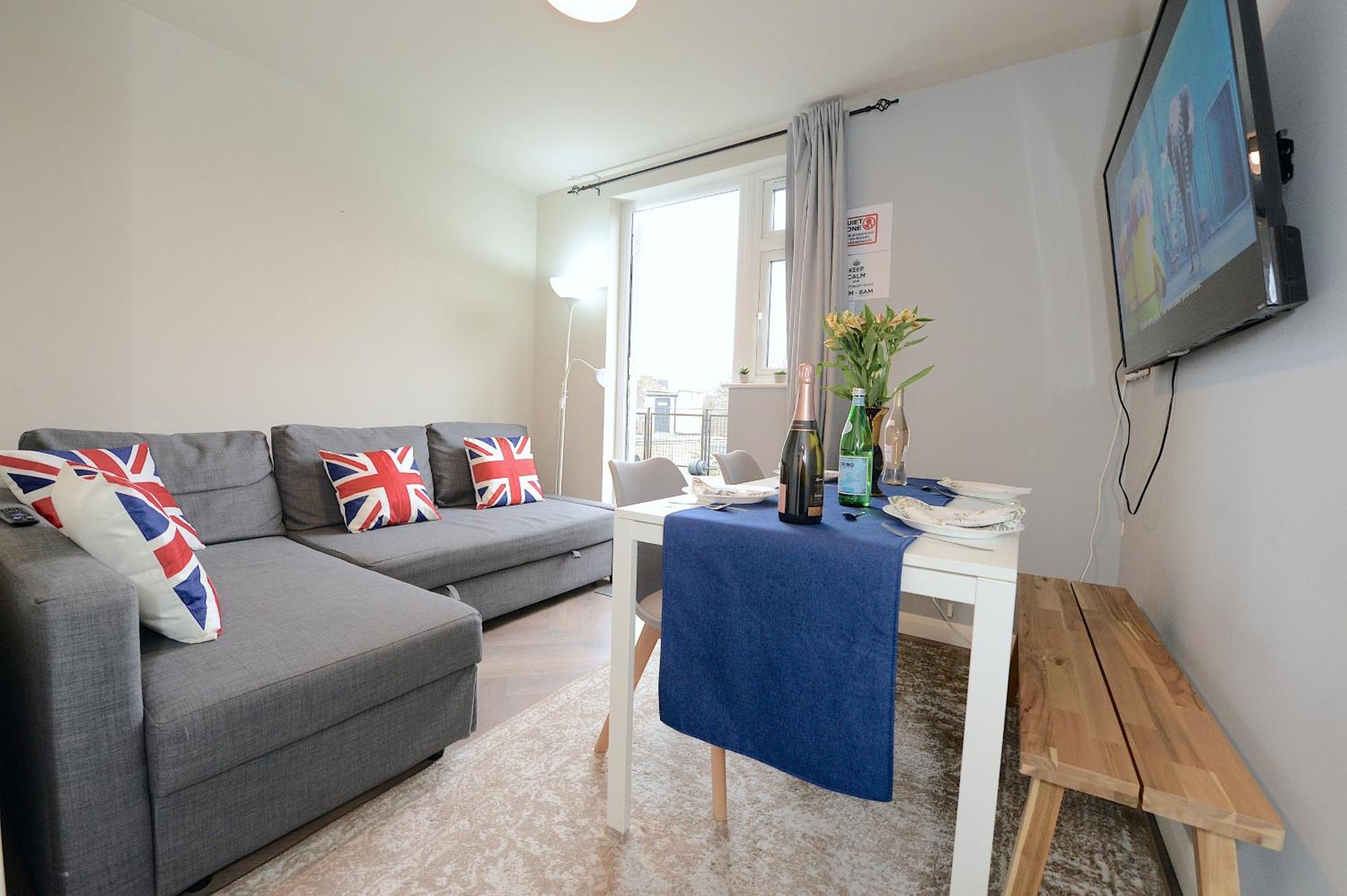 2 Bedroom Flat In Wood Green Piccadilly Line London Kültér fotó