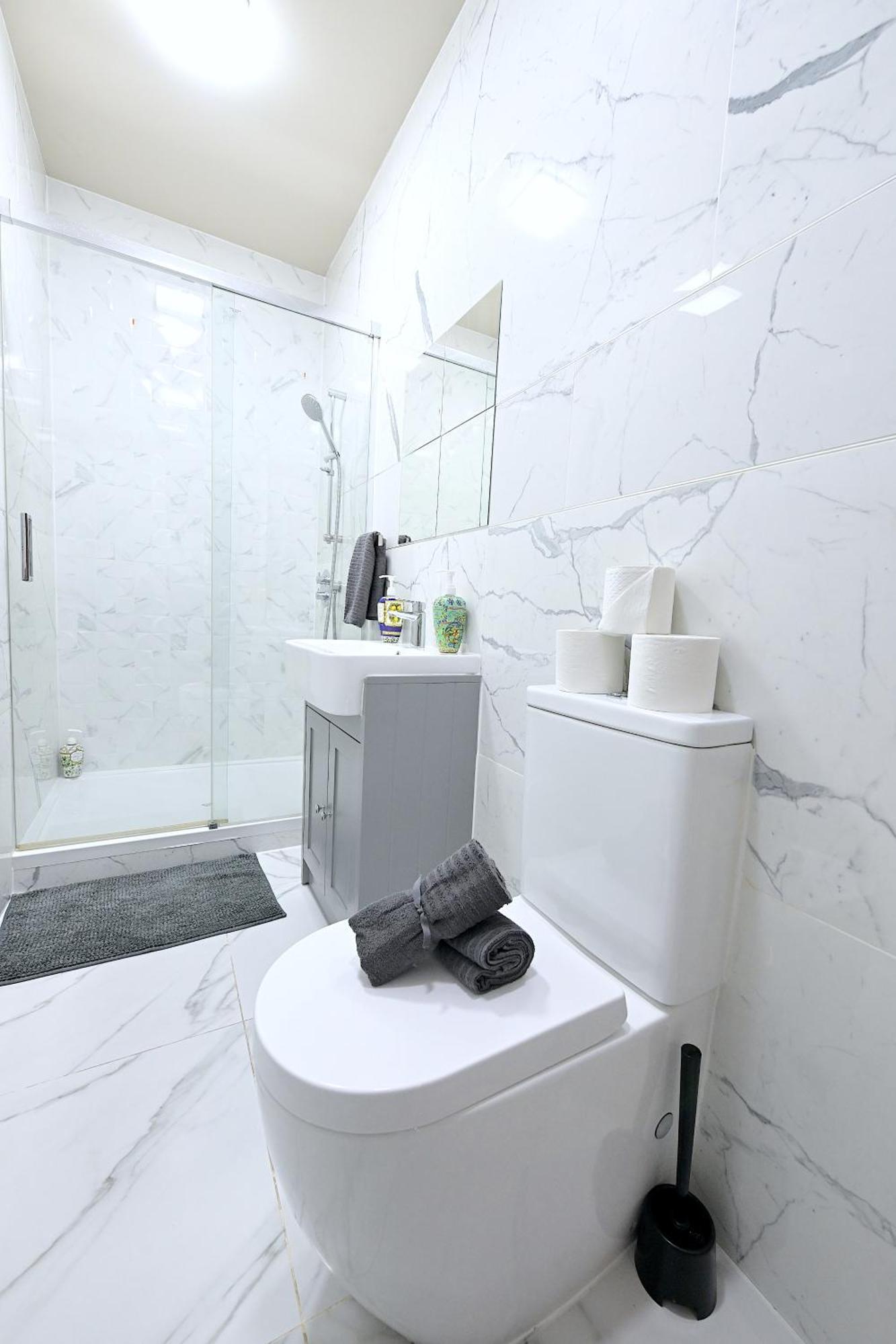2 Bedroom Flat In Wood Green Piccadilly Line London Kültér fotó