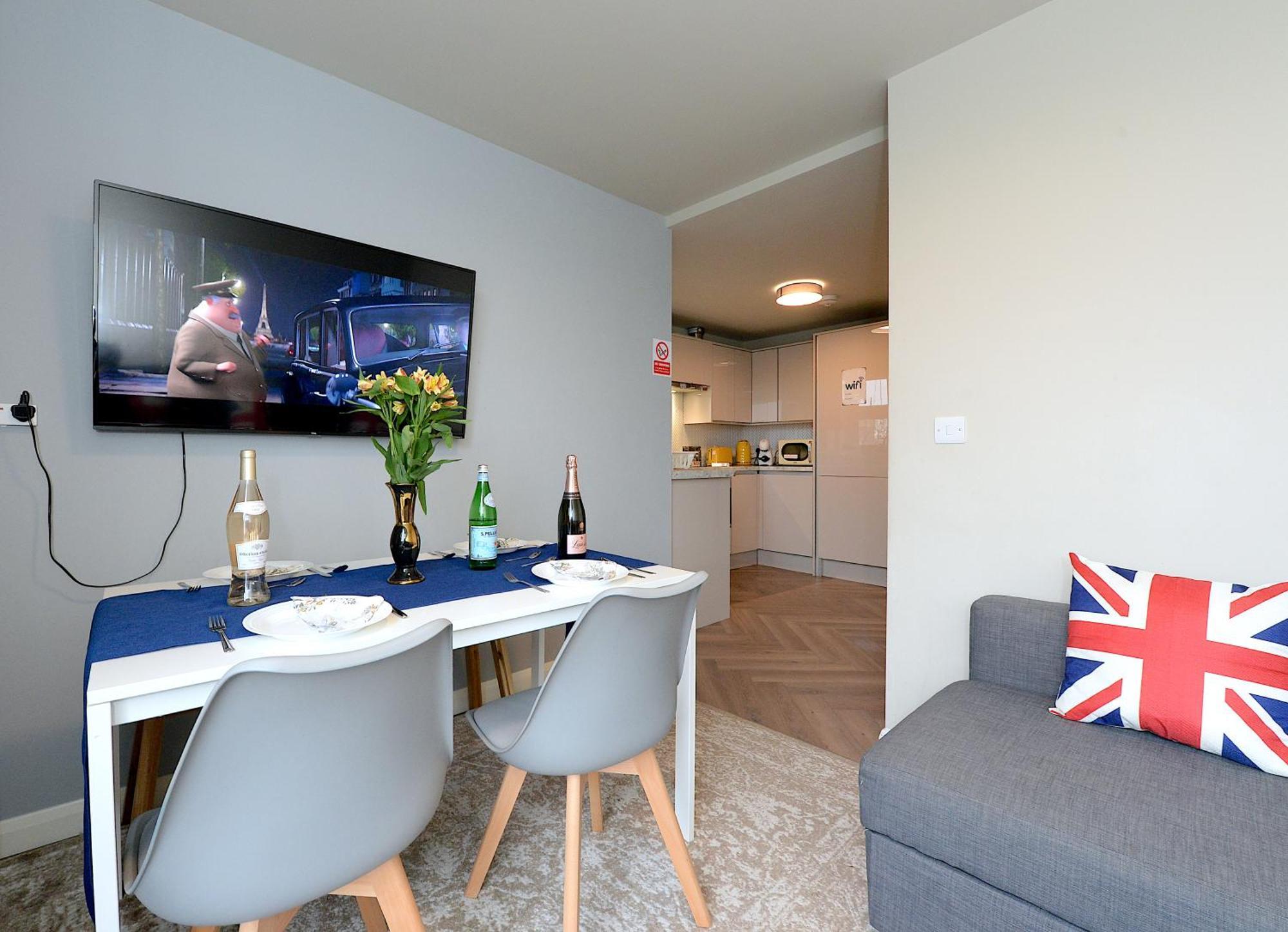 2 Bedroom Flat In Wood Green Piccadilly Line London Kültér fotó