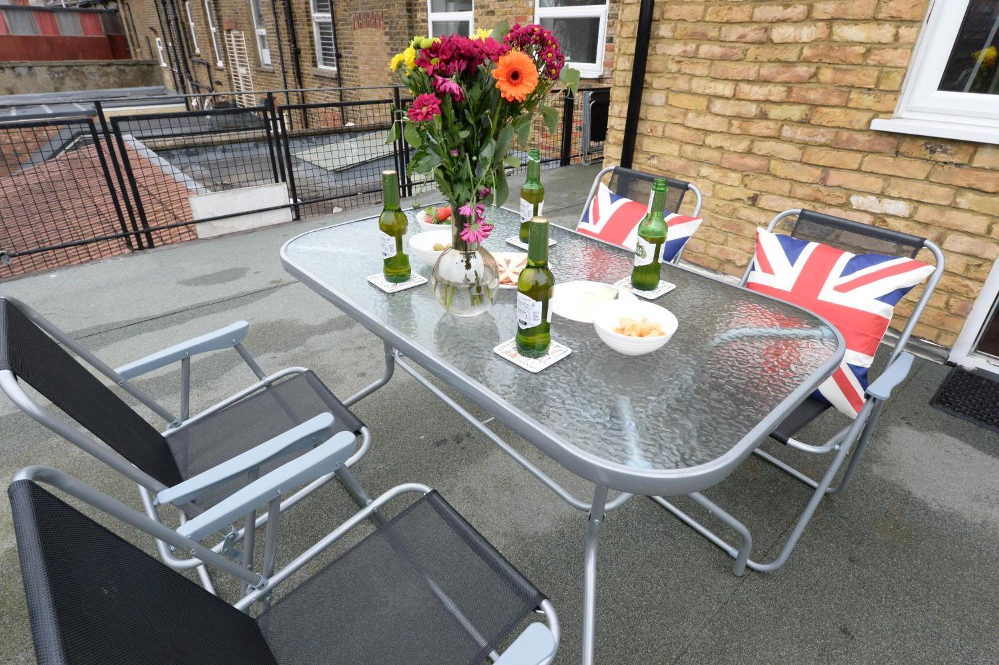 2 Bedroom Flat In Wood Green Piccadilly Line London Kültér fotó